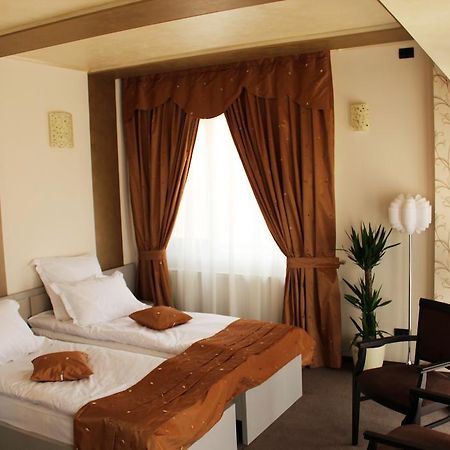 Enigma Pension Târgu Jiu Zimmer foto